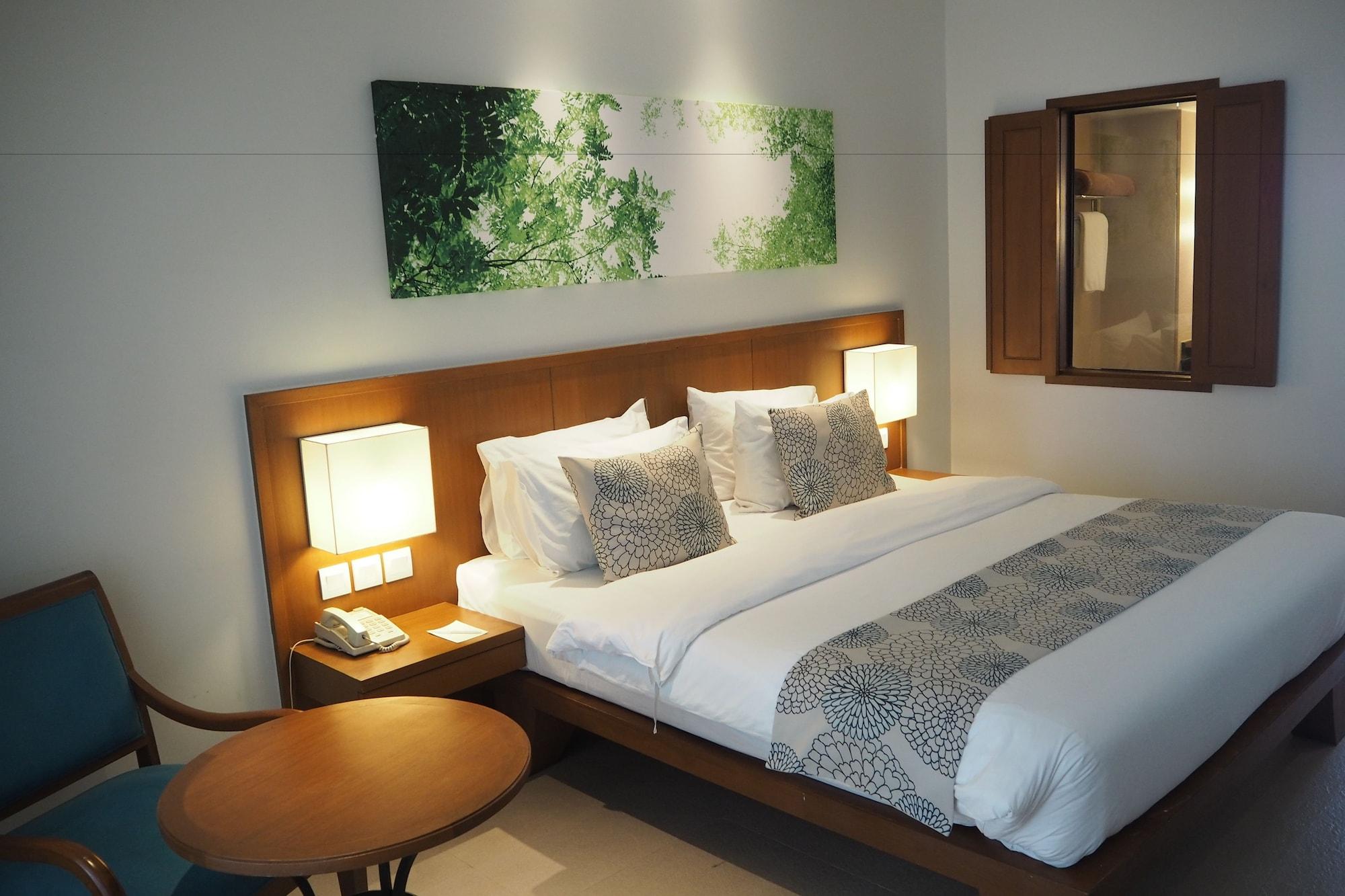 Woodlands Hotel And Resort Патая Екстериор снимка