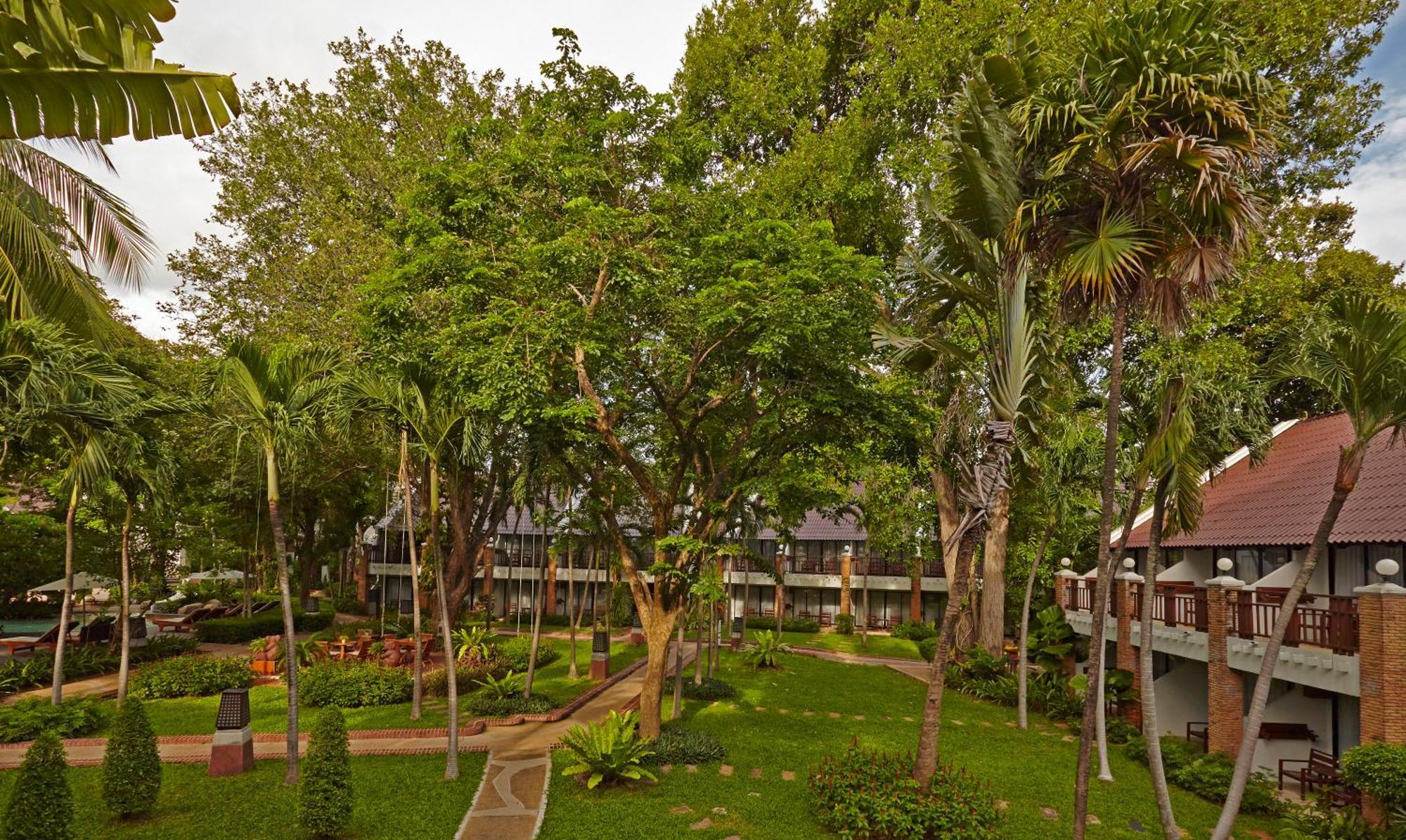 Woodlands Hotel And Resort Патая Екстериор снимка