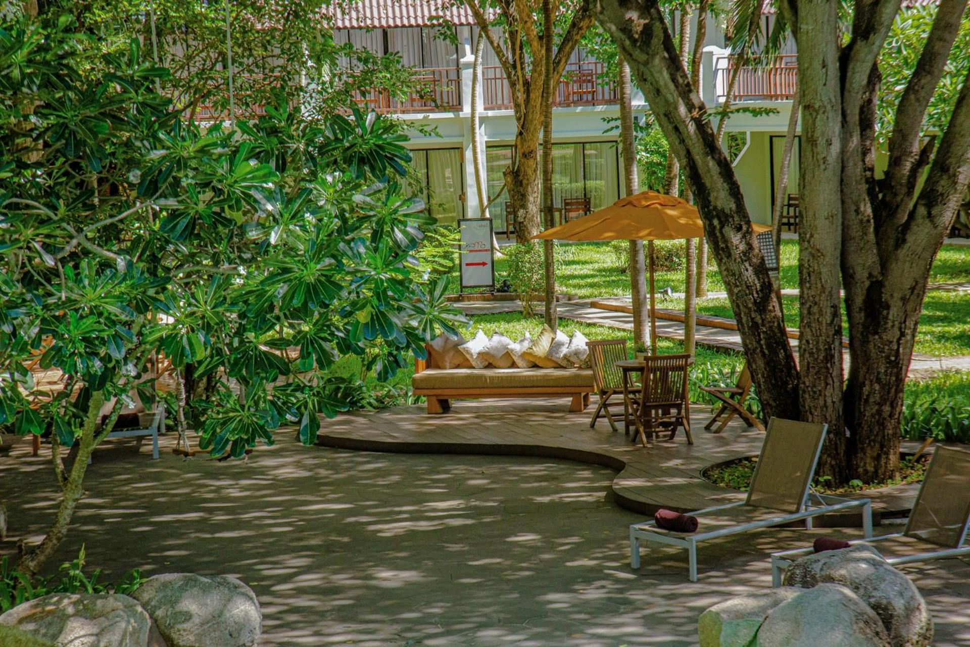 Woodlands Hotel And Resort Патая Екстериор снимка