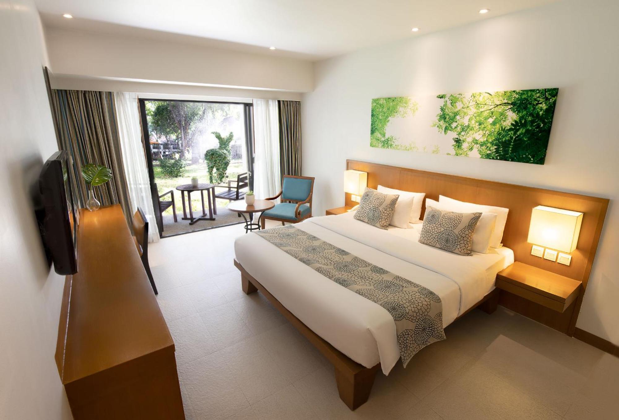 Woodlands Hotel And Resort Патая Екстериор снимка